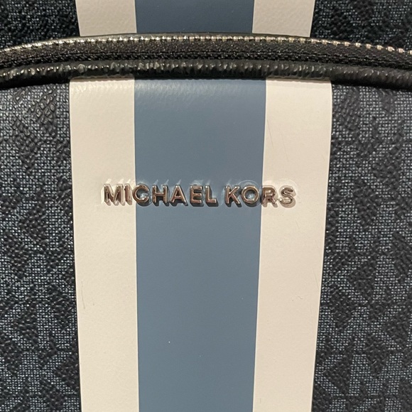 Michael Kors Sling Pack Men’s - Picture 4 of 9